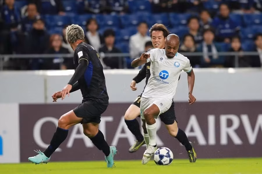 Nam Định thua sát nút Gamba Osaka FC trên sân Thiên Trường.
