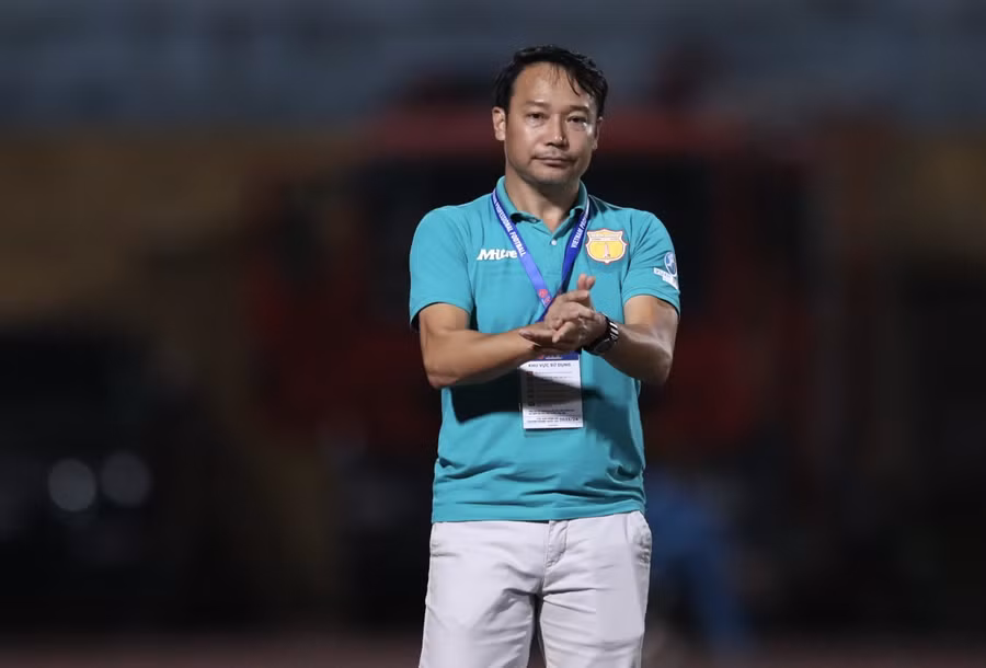 HLV Vũ Hồng Việt hài lòng với trận thắng CLB TPHCM.