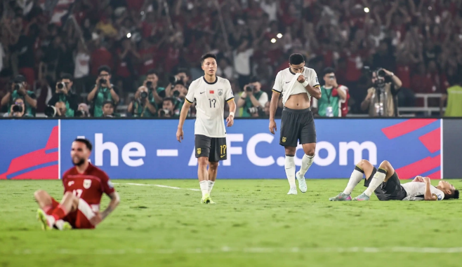 Tuyển Trung Quốc bị trừ điểm FIFA sau trận thua Indonesia.