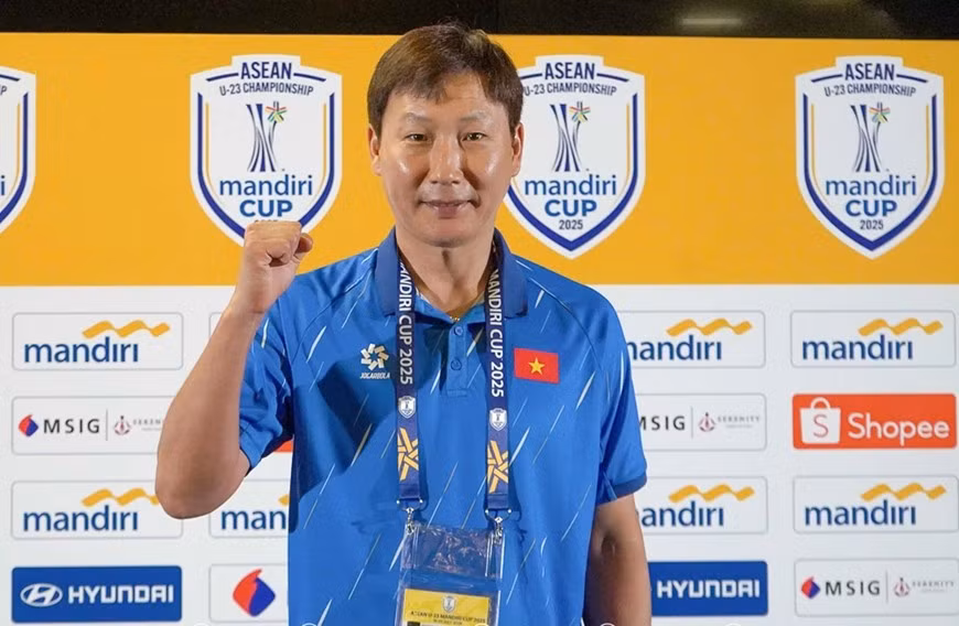 HLV Kim Sang Sik quyết thắng U23 Philippines, đoạt vé vào chung kết.