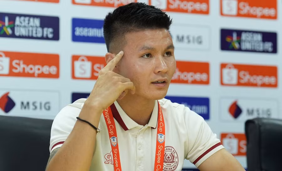 Quang Hải quyết thắng ở Chung kết Cúp C1 Đông Nam Á.