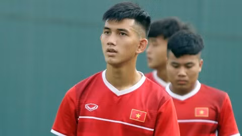 Nguyễn Cảnh Anh rời Hoàng Anh Gia Lai gia nhập Long An FC của giải hạng Nhất.