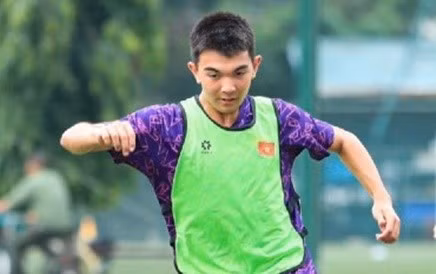 Maxwell James Peereboom đang hòa nhập nhanh với lối chơi của U17 Việt Nam.