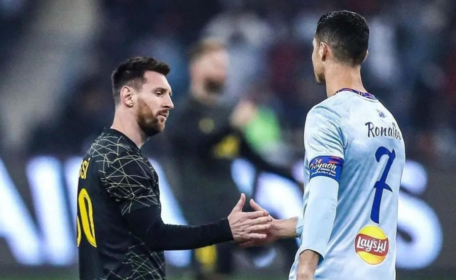 C. Ronaldo ẵm giải Cầu thủ xuất sắc nhất mọi thời đại.