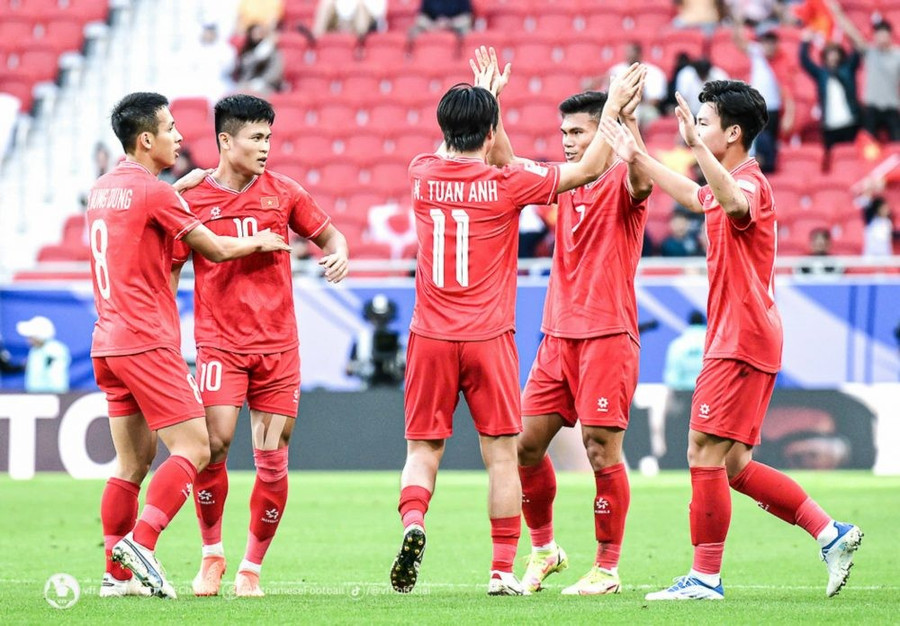 Tuyển Việt Nam tăng 1 bậc trên bảng xếp hạng FIFA tháng 11.