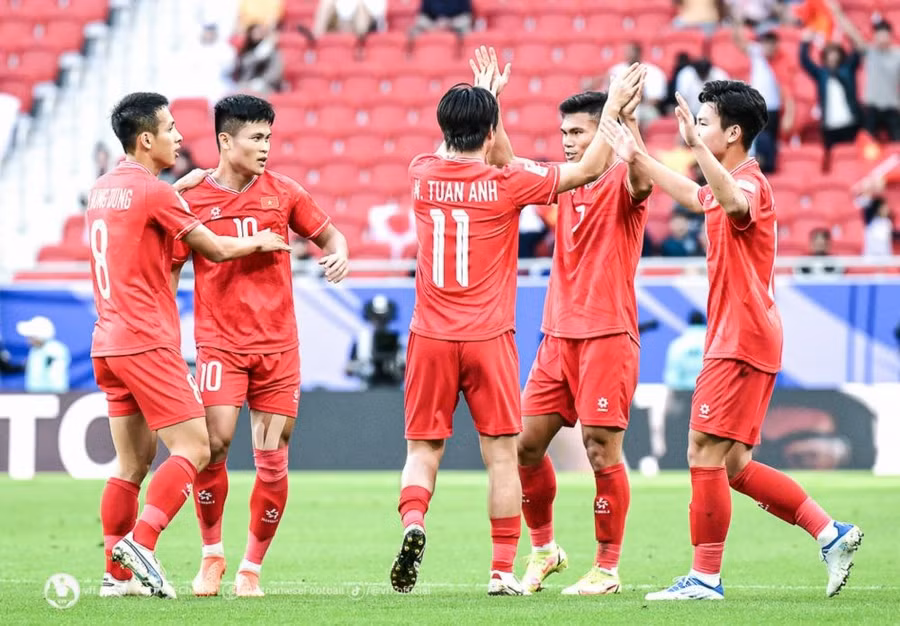 Tuyển Việt Nam tăng 1 bậc trên bảng xếp hạng FIFA tháng 11.