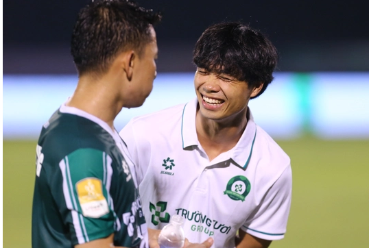 Công Phượng nguy cơ lỡ hẹn với đội tuyển Việt Nam vì chấn thương.