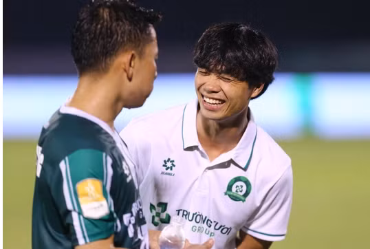 Công Phượng nguy cơ lỡ hẹn với đội tuyển Việt Nam vì chấn thương.