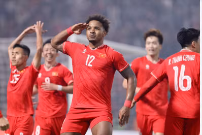 Bóng đá Việt Nam cẩn trọng trong việc sử dụng cầu thủ nhập tịch.