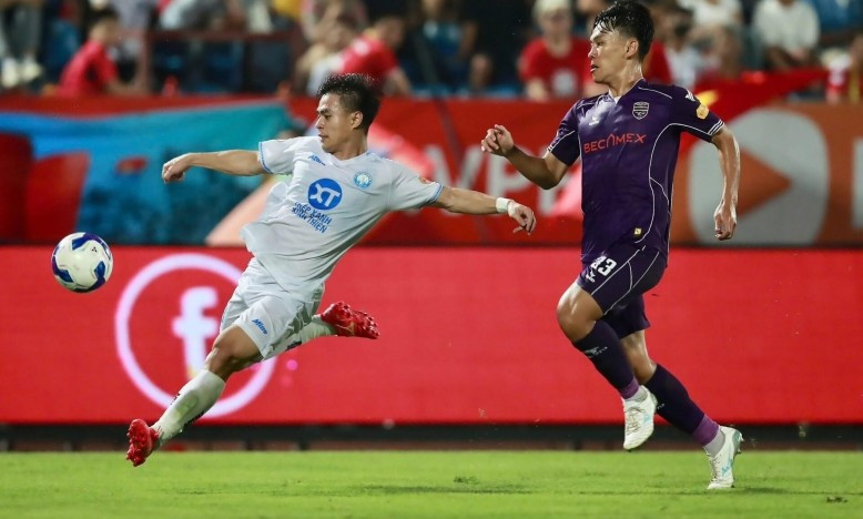 Nam Định thua sốc CLB Becamex TP.HCM ở vòng 7 V-League.