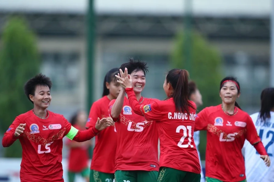Bóng đá nữ Việt Nam đứng thứ 5 trên bảng xếp hạng của AFC.