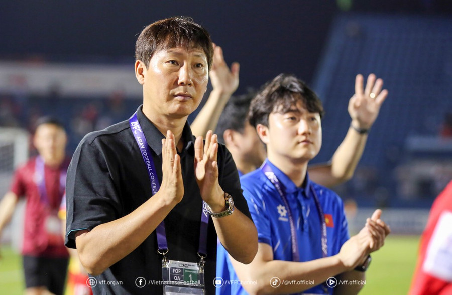 HLV Kim Sang-sik liên tục gặt hái thành tựu cùng bóng đá Việt Nam.