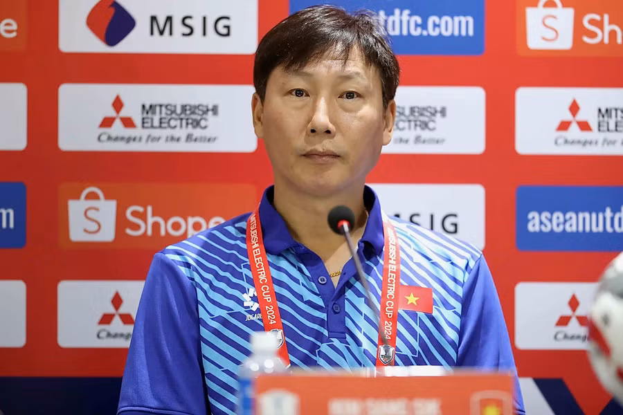 HLV Kim Sang Sik lần đầu đón Tết ở Việt Nam.
