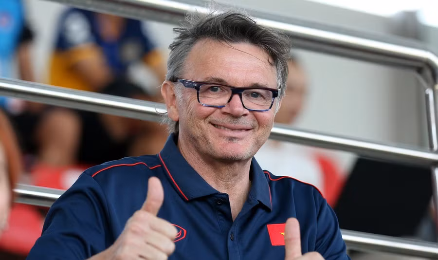 HLV Troussier khuyên Văn Quyết đi học huấn luyện viên sau khi giải nghệ.