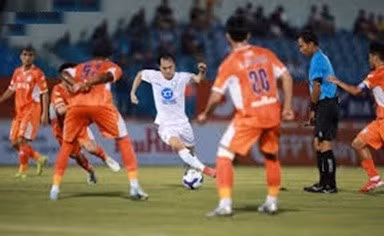 Thép xanh Nam Định hòa thất vọng SHB Đà Nẵng ở vòng 19 V-League.