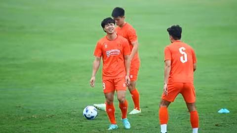 Công Phượng nguy cơ sớm chia tay tuyển Việt Nam vì chấn thương.