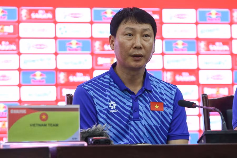HLV Kim Sang-sik hài lòng với trận hòa của tuyển Việt Nam.