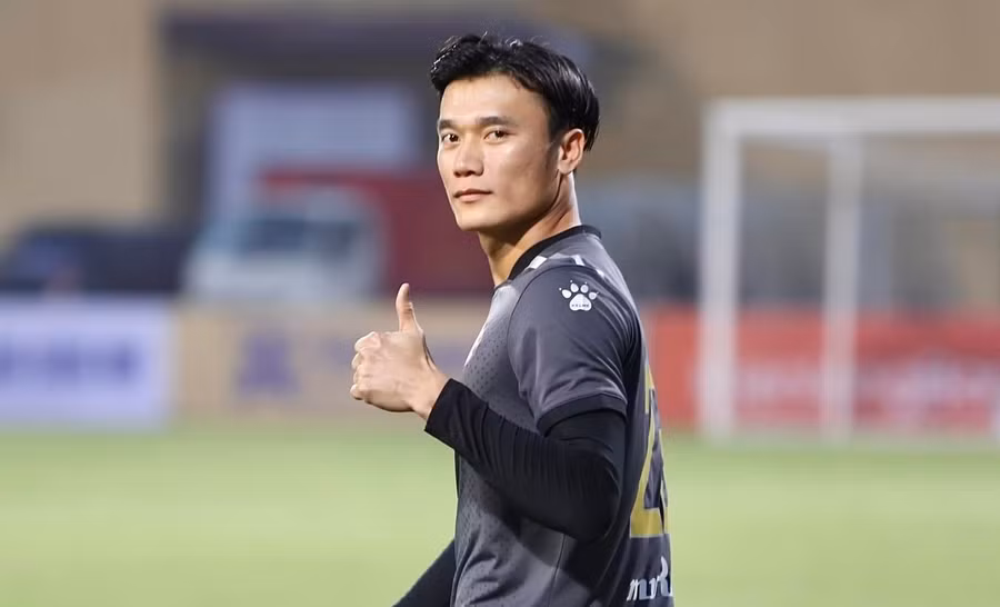  Bùi Tiến Dũng quyết thắng Bình Phước ở trận Play off.