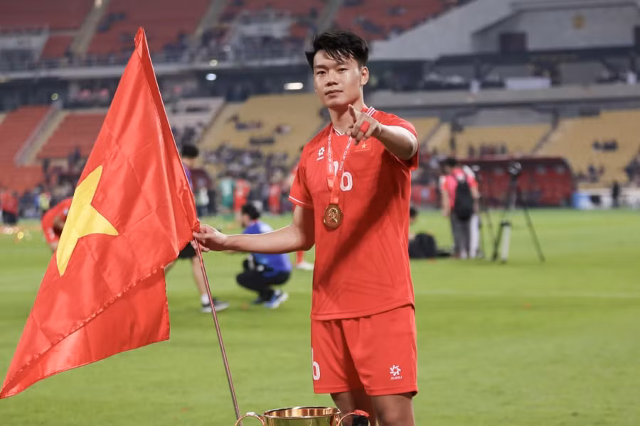  Thành Chung trở lại tập luyện hậu chấn thương.