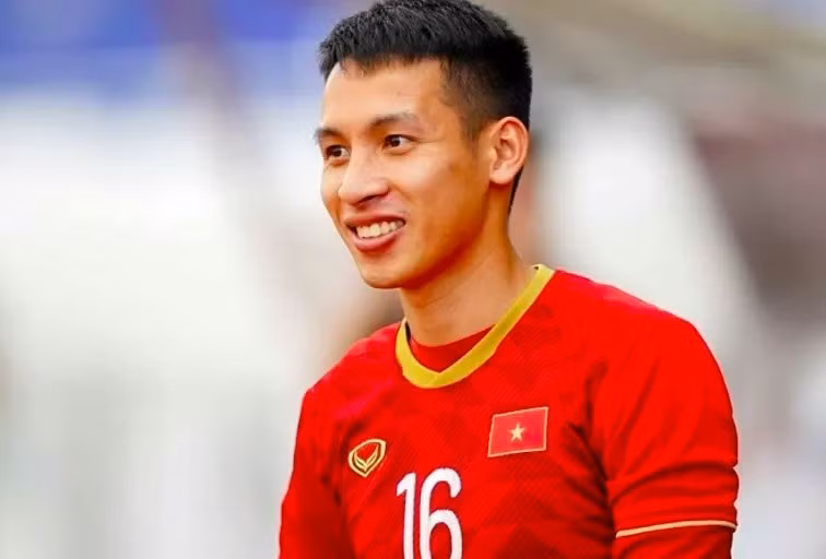 Đỗ Hùng Dũng nhập viện để tiểu phẫu.