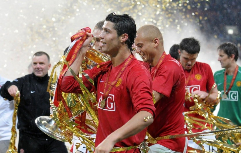 Ronaldo được đồng đội cũ Mikael Silvestre hết lời ngợi ca.