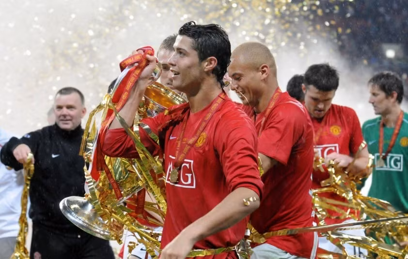 Ronaldo được đồng đội cũ Mikael Silvestre hết lời ngợi ca.