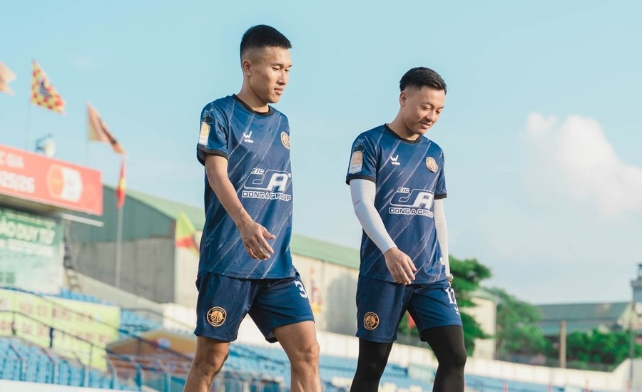 Doãn Ngọc Tân trở lại tập luyện sau 1 tháng dưỡng thương.