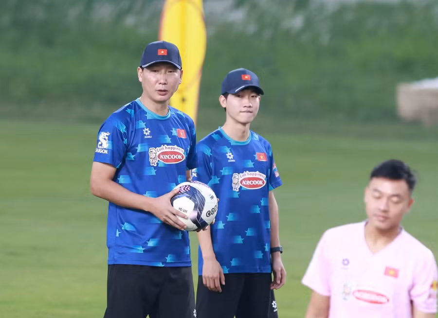 HLV Kim Sang Sik được giao nhiệm vụ giúp tuyển Việt Nam vào chung kết AFF Cup 2024.