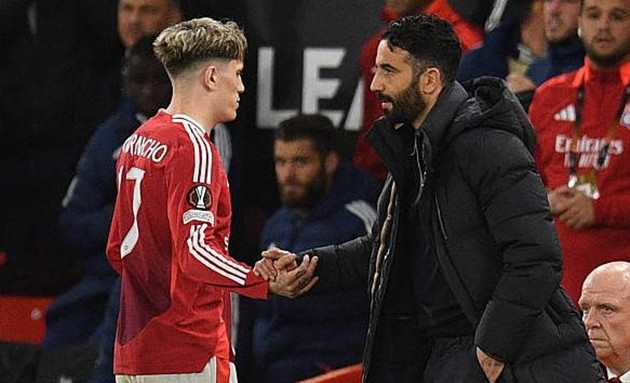 Man United bán Garnacho cho Chelsea.