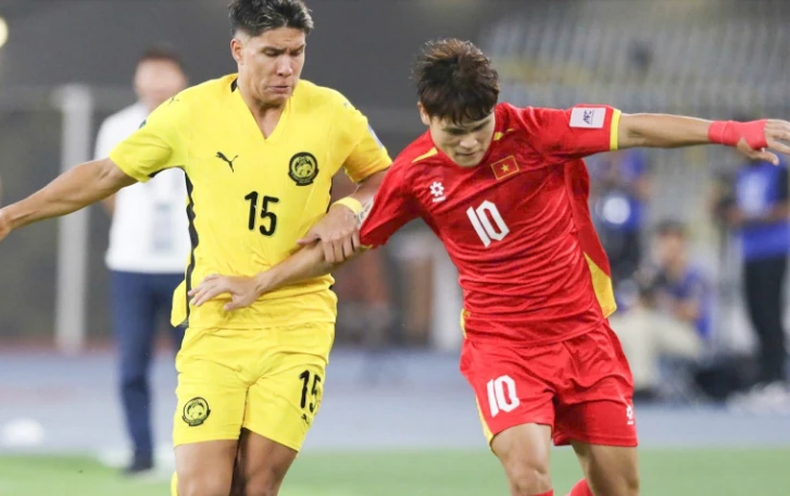 Đội tuyển Việt Nam tụt bậc trên bảng xếp hạng FIFA sau trận thua Malaysia.