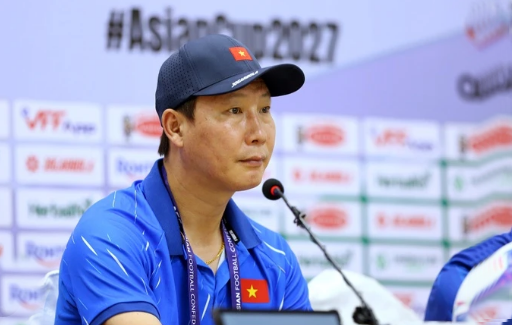 HLV Kim Sang Sik hài lòng về trận thắng Nepal.