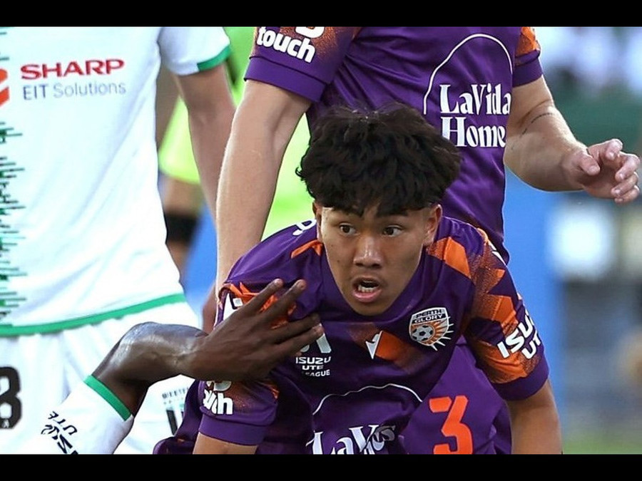 Khoa Ngô tăng giá phi mã trên thị trường chuyển nhượng.