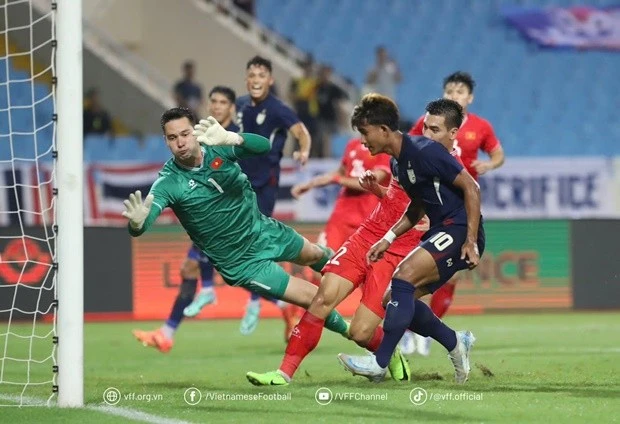 Tuyển Việt Nam để thua Thái Lan ở giải Tam hùng LPBank Cup.