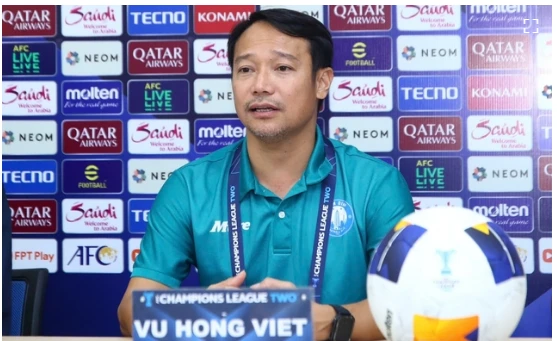 HLV Hồng Việt tiếc nuối khi Nam Định không thể thắng Bangkok FC.