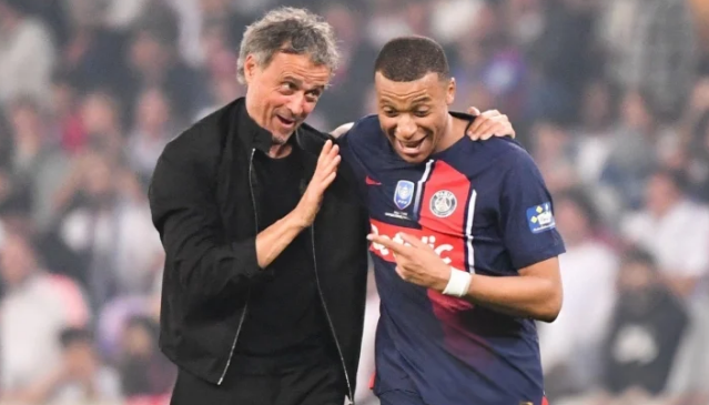 HLV PSG dành những lời có cánh cho Mbappe.