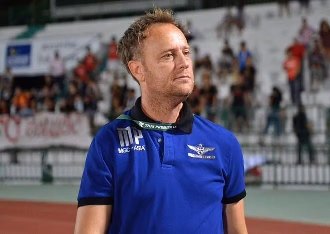 HLV Polking vô cùng thất vọng với trận hòa Hà Nội FC.