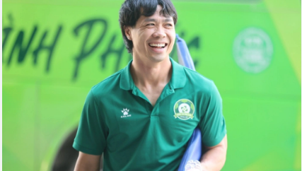 Công Phượng trở lại sân cỏ sau thời gian dài điều trị chấn thương.