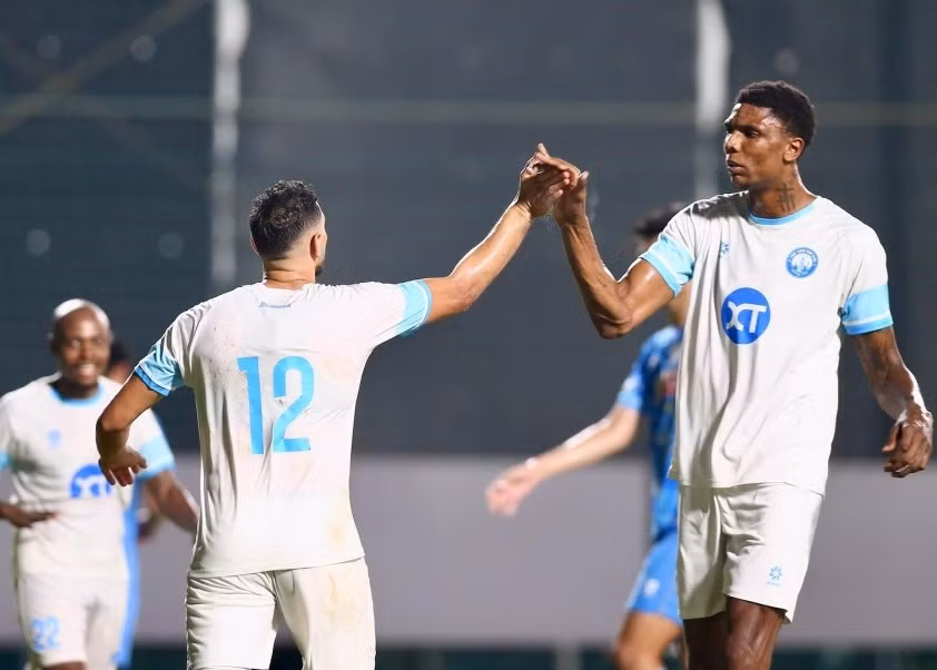 Nam Định FC đánh bại tuyển Việt Nam trên sân của VFF.