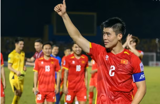 Duy Mạnh quyết thắng Malaysia trên sân khách.