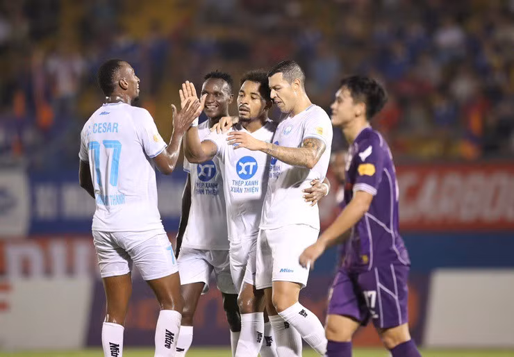 Nam Định thắng ấn tượng Bình Dương trên sân Gò Đậu.