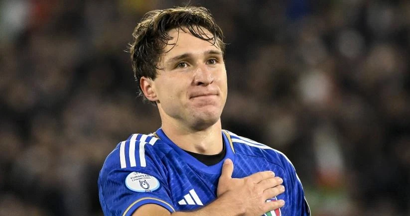 Federico Chiesa được Barca hỏi mua.