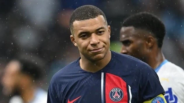 Kylian Mbappe nguy cơ bị tước băng đội trưởng ở đội tuyển Pháp.