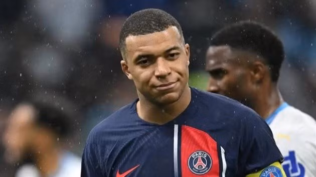 Kylian Mbappe nguy cơ bị tước băng đội trưởng ở đội tuyển Pháp.