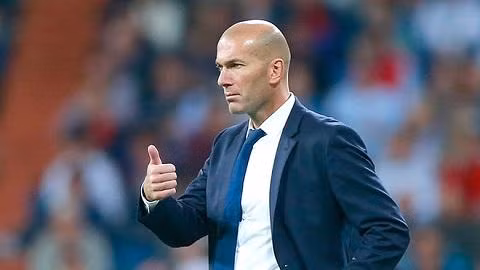HLV Zidane vẫn chờ đợi cơ hội dẫn dắt tuyển Việt Nam.