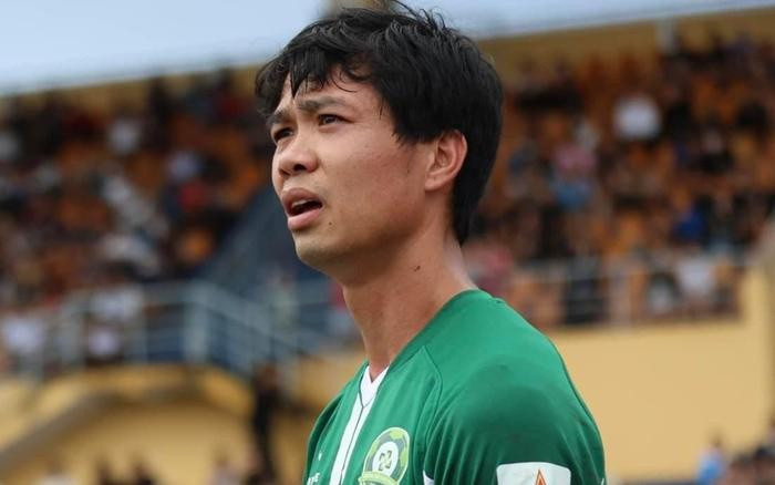 Công Phượng về thăm Hoàng Anh Gia Lai khi giải hạng Nhất tạm nghỉ.