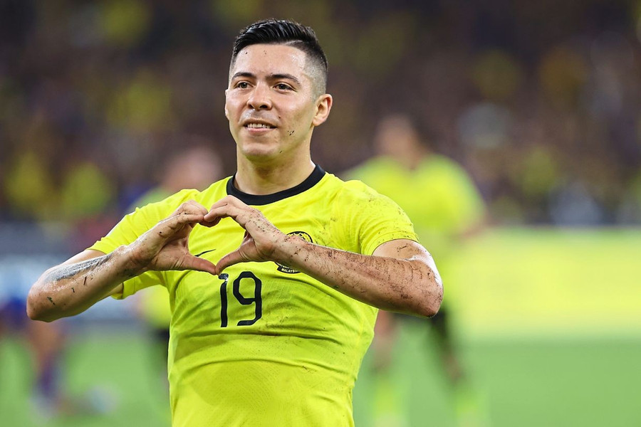 Sergio Aguero hào hứng đối đầu Man United.
