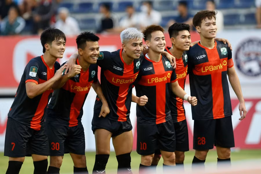 CLB Phù Đổng Ninh Bình thăng hạng lên chơi V-League.