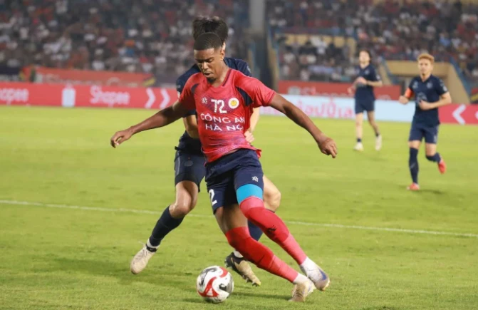 Công an Hà Nội bất phân thắng bại Buriram United ở chung kết lượt đi Cúp C1 Đông Nam Á.