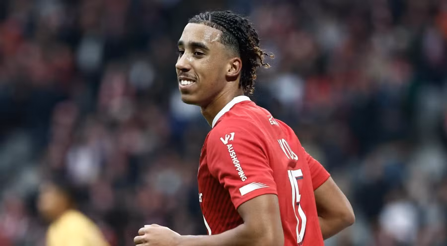 Leny Yoro của Lille hiện đang đàm phán hợp đồng với MU.