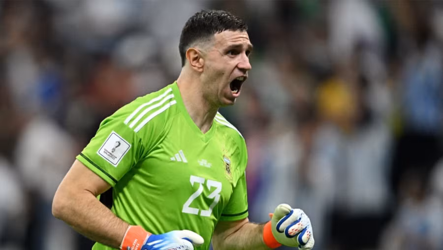 Thủ môn Emiliano Martinez sáng cửa gia nhập Man United.